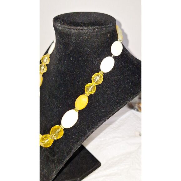 Acrylic Women's Necklace Vintage 90's Beaded Yellow Office Siren Grandmacore Y2K - Picture 3 of 9